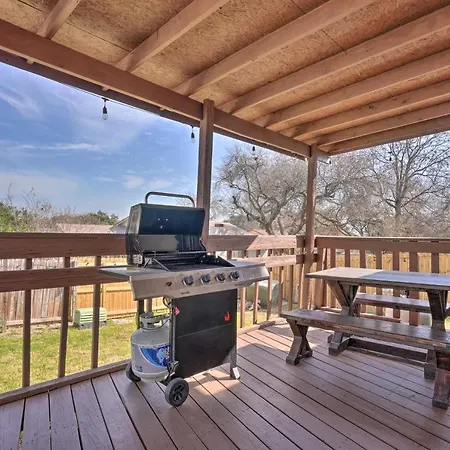 San Antonio Retreat With Pool, Close To Seaworld!
